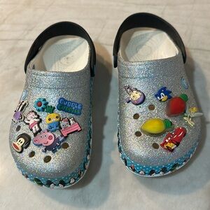 Christmas Crocs size 6/7 with 15 Jibbitz.